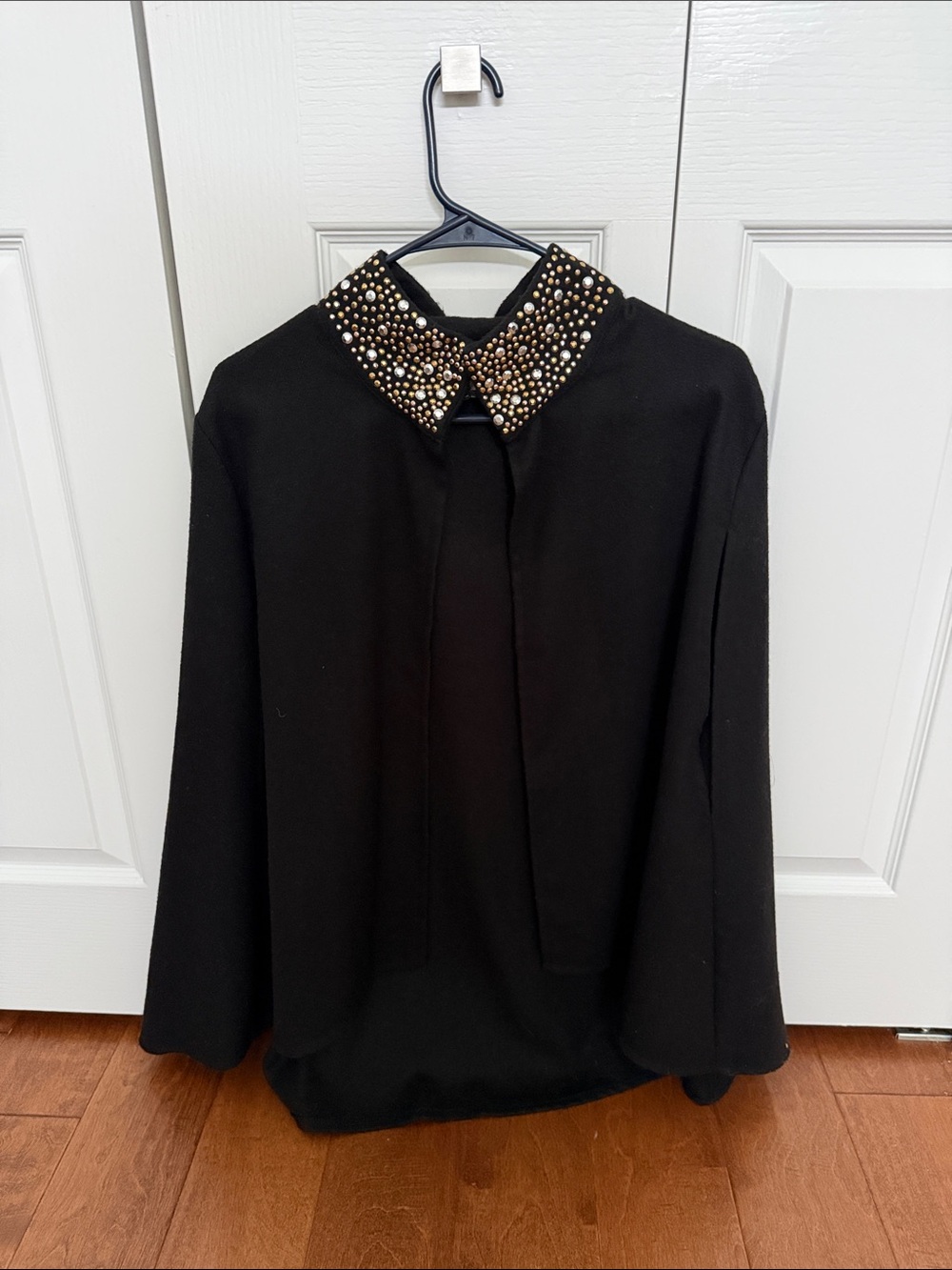 Black Beaded Collar Long-Sleeve Women's Shawl